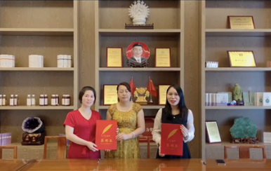 恭喜龍女士呂女士成功加入翌芙萊大家庭，成為翌芙萊美業(yè)傳播天使。