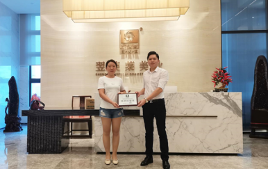 恭賀廣東湛江赤坎區(qū)王女士簽約翌芙萊加盟店！
